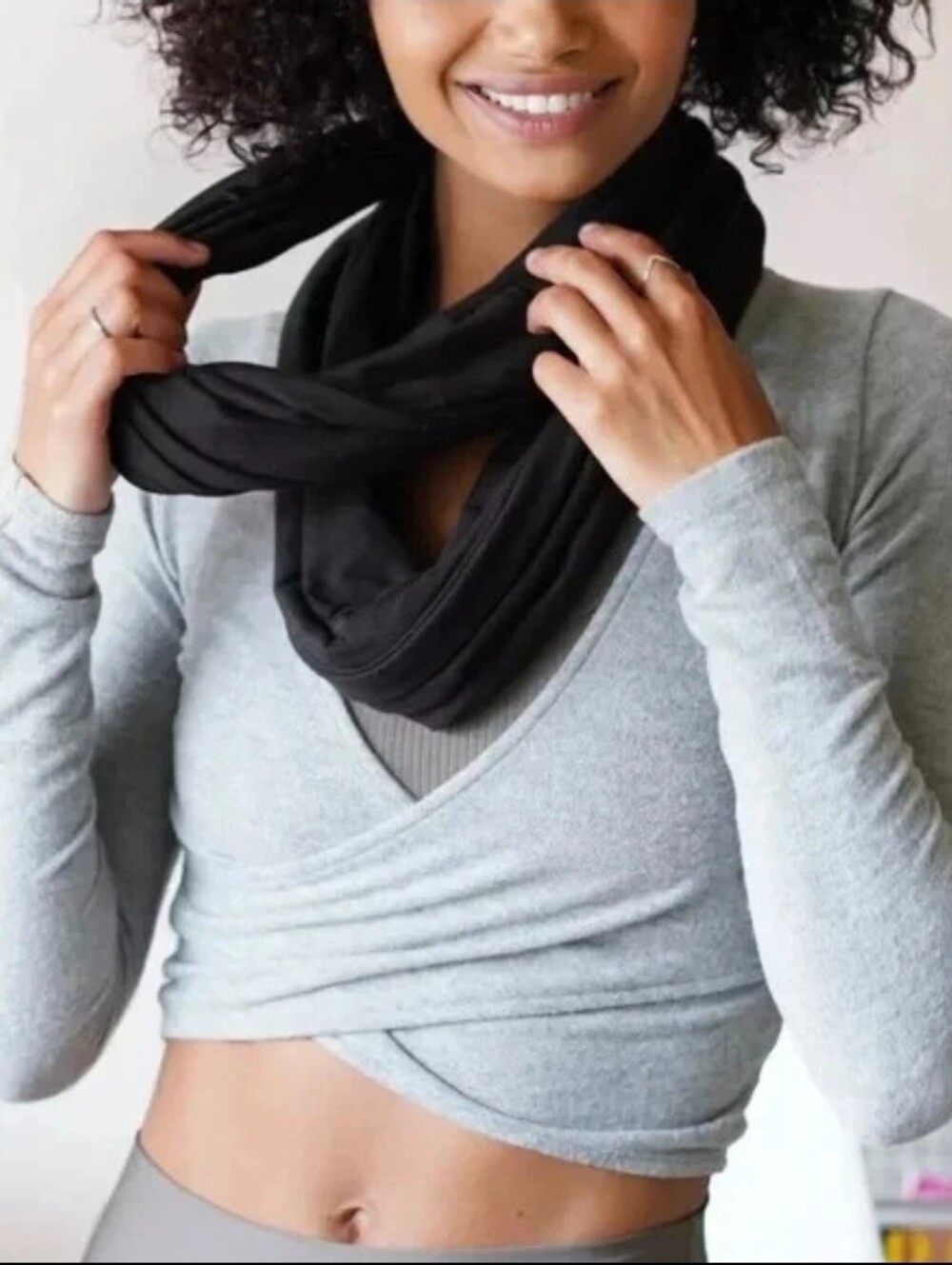 Beyond Yoga Hidden Pocket Infinity Scarf Black OS Lightweight Zipper Pocket New